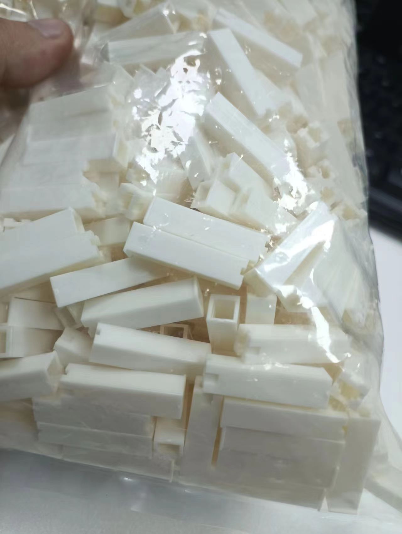 电商MRO供应链日本NICHIFU日富易锁连接器NEM 1-28-1P-V0