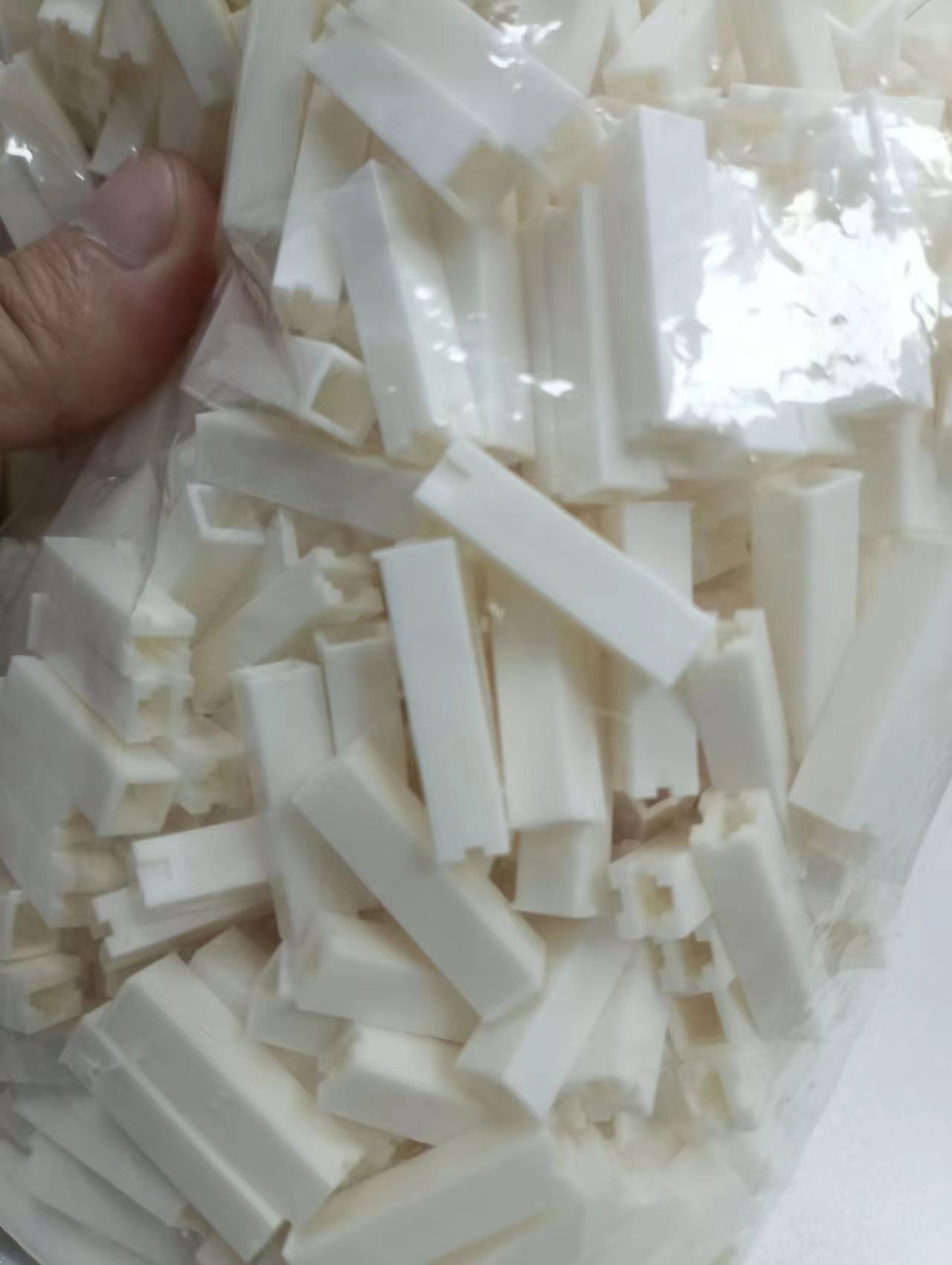 电商MRO供应链日本NICHIFU日富易锁连接器NEM 1-28-1P-V0