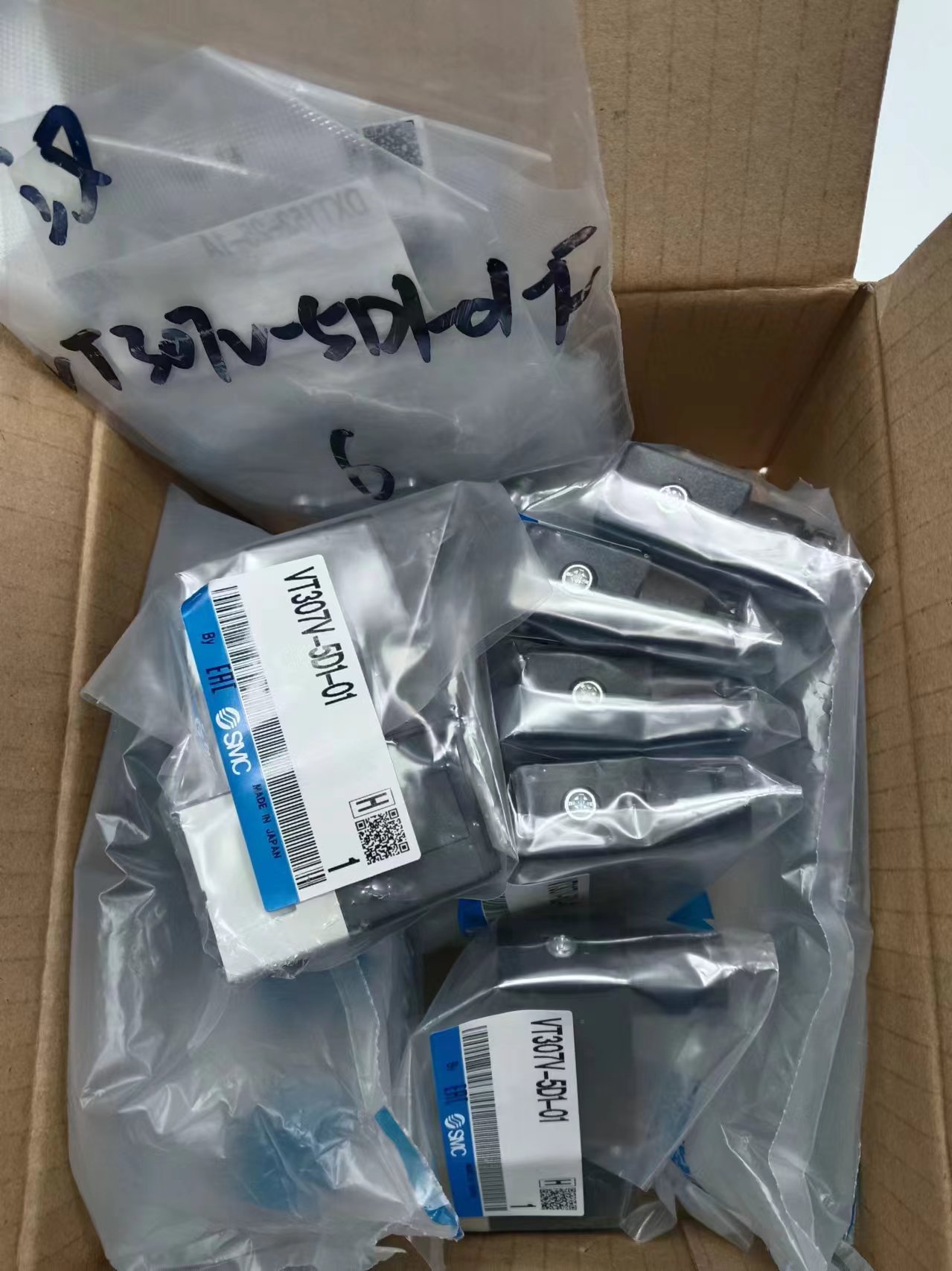 电商MRO供应链日本SMC电磁阀VT307V-5D1-01