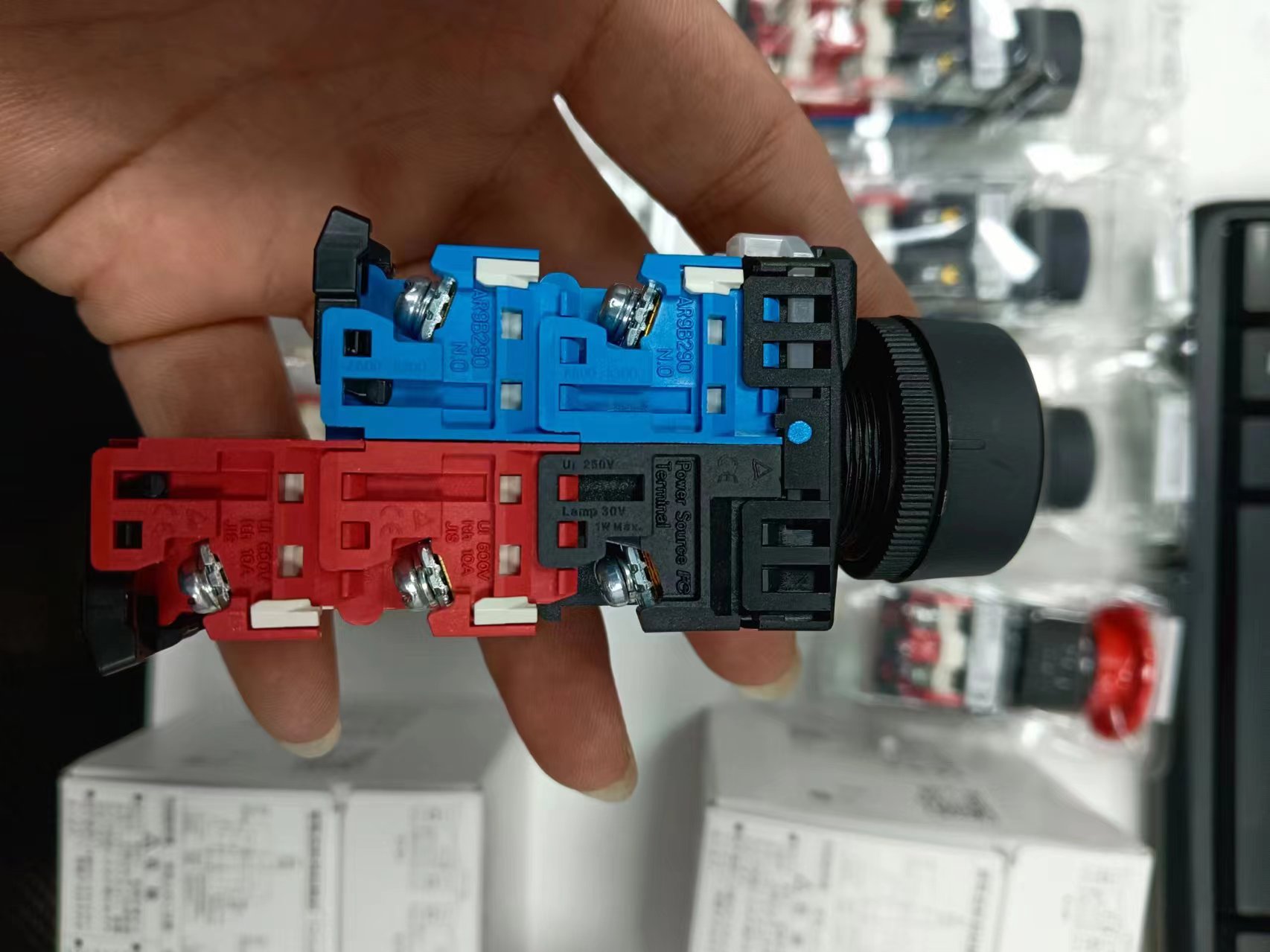 电商MRO供应链日本FUJI富士急停按钮  AR22V2R-01R