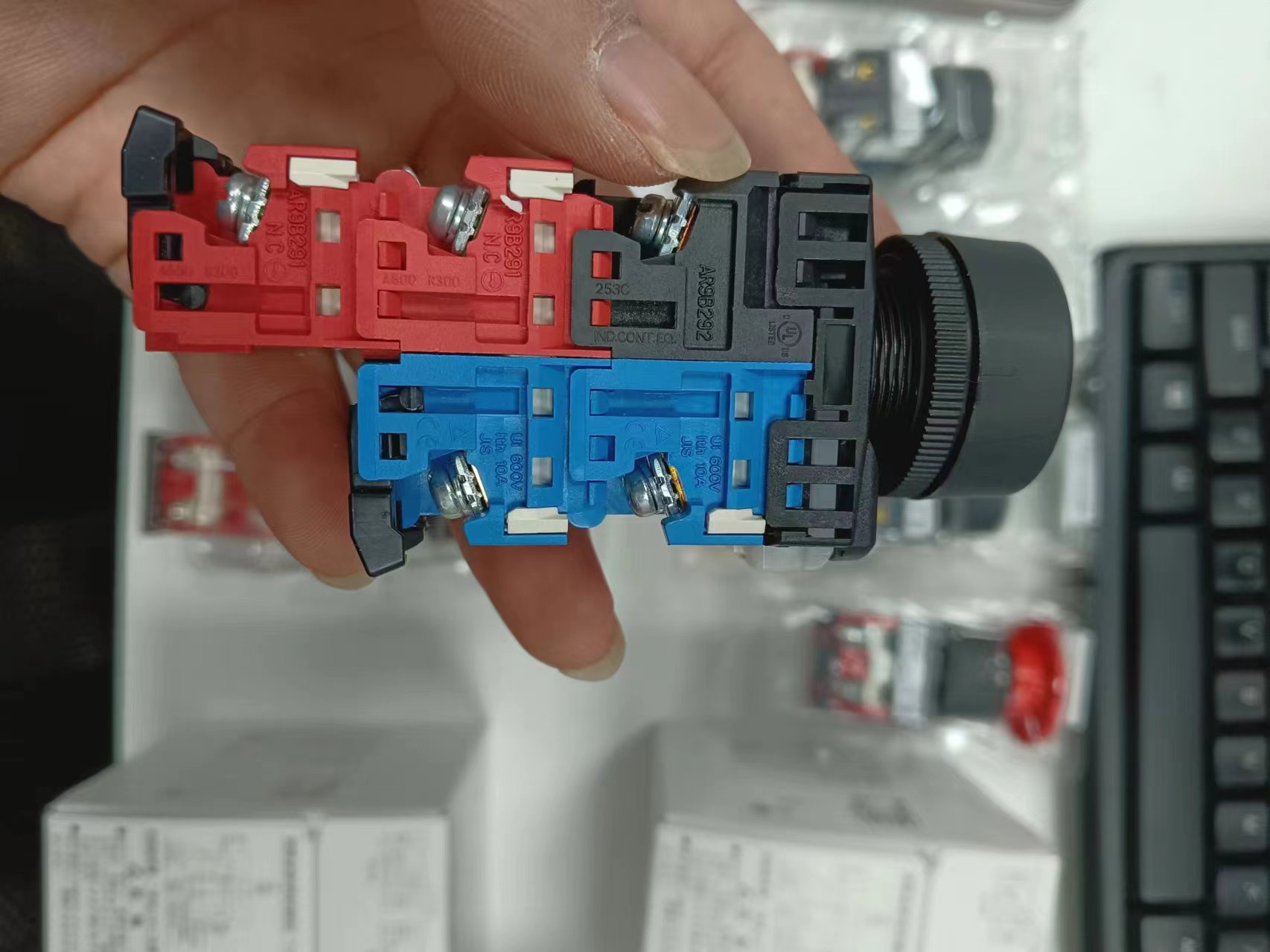 电商MRO供应链日本FUJI富士急停按钮  AR22V2R-01R