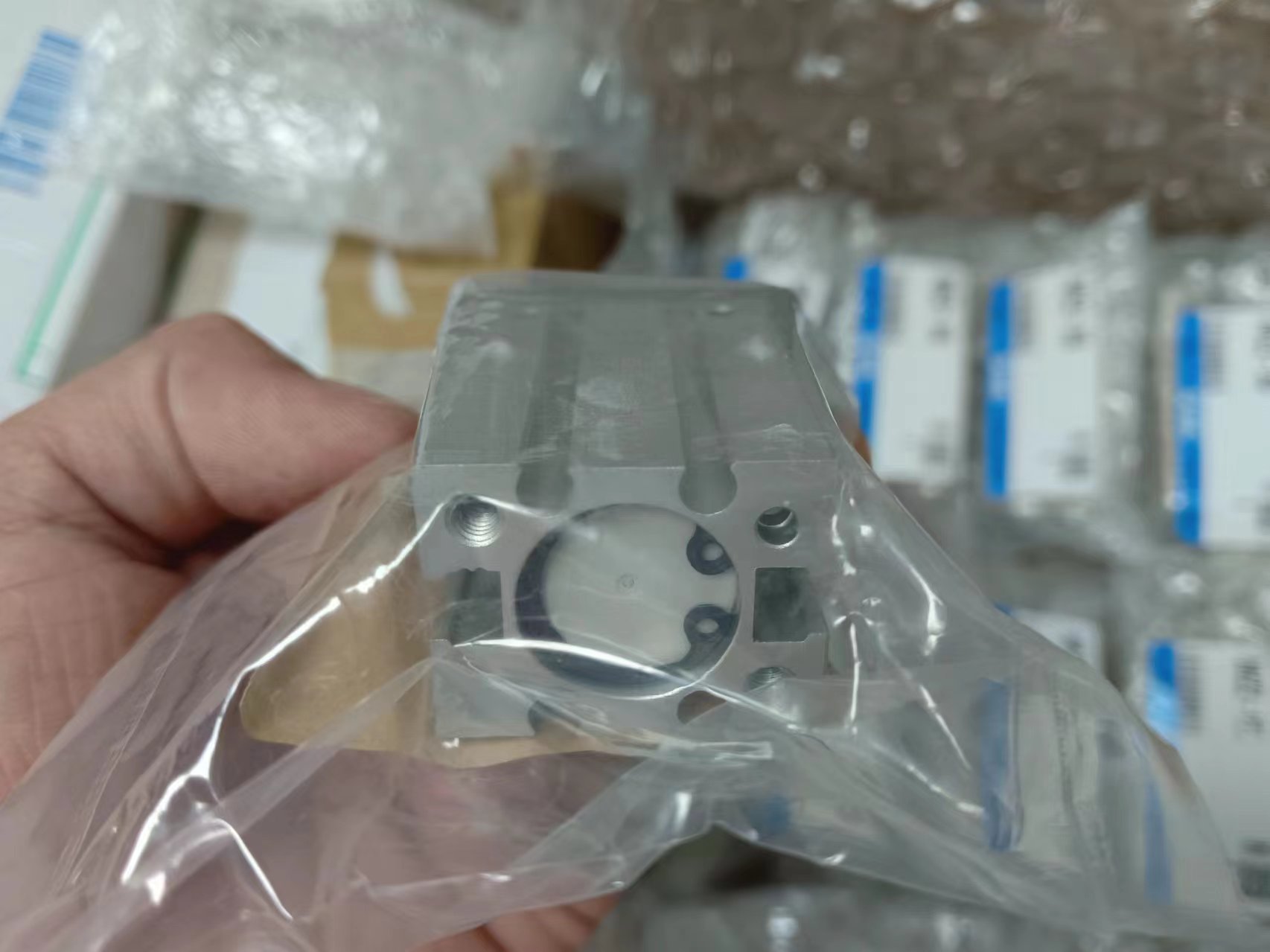 电商MRO供应链日本SMC平行气爪 MHZ2--16S