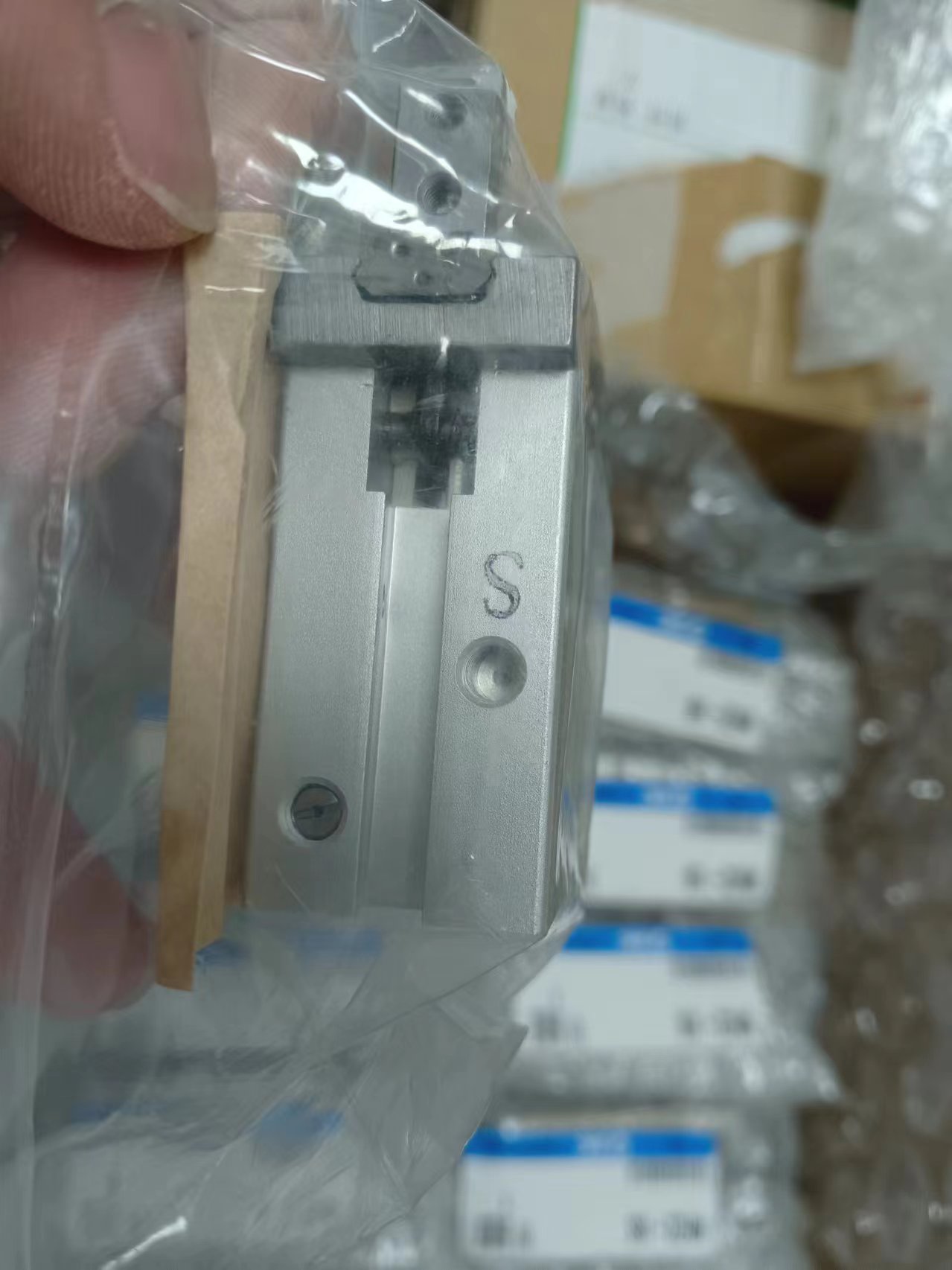 电商MRO供应链日本SMC平行气爪 MHZ2--16S