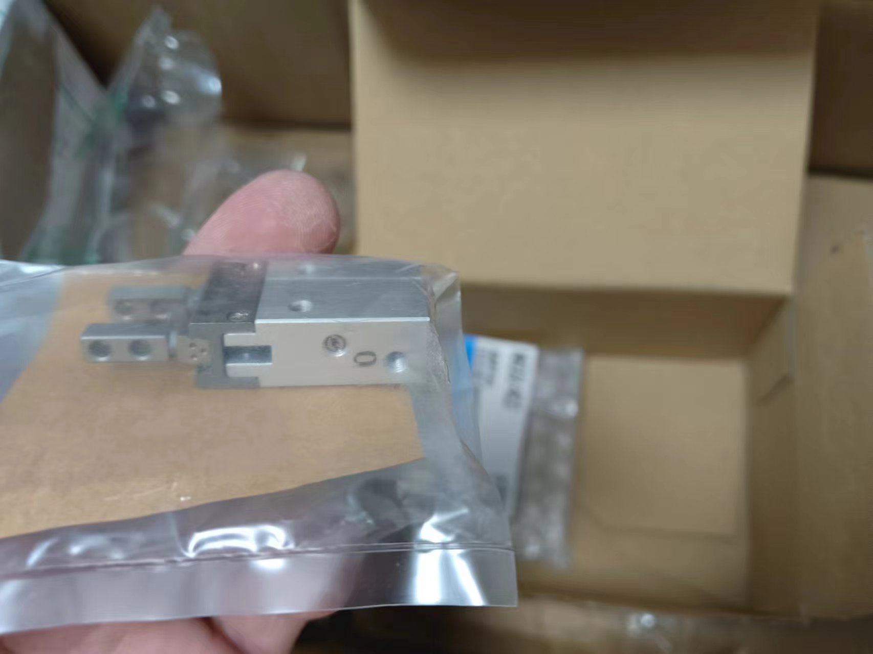 电商MRO供应链日本SMC平行气爪MHZA2-6C2