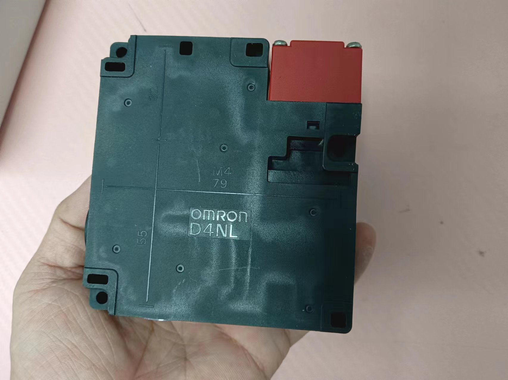 电商MRO供应链日本欧姆龙FICO安全门锁D4NL-4CFG-B