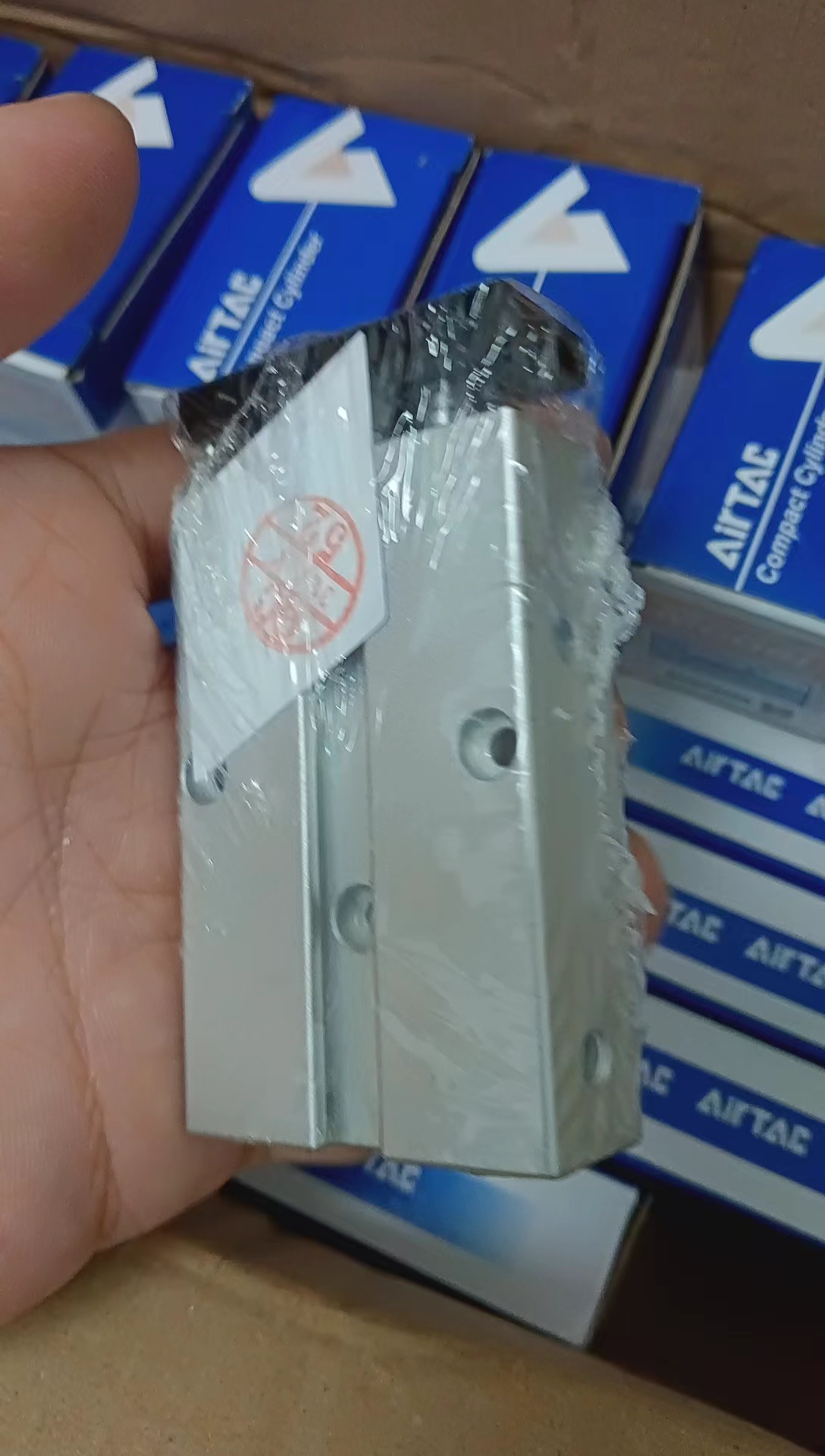 电商MRO供应链AirTAC亚德客双轴气缸TN10X20S