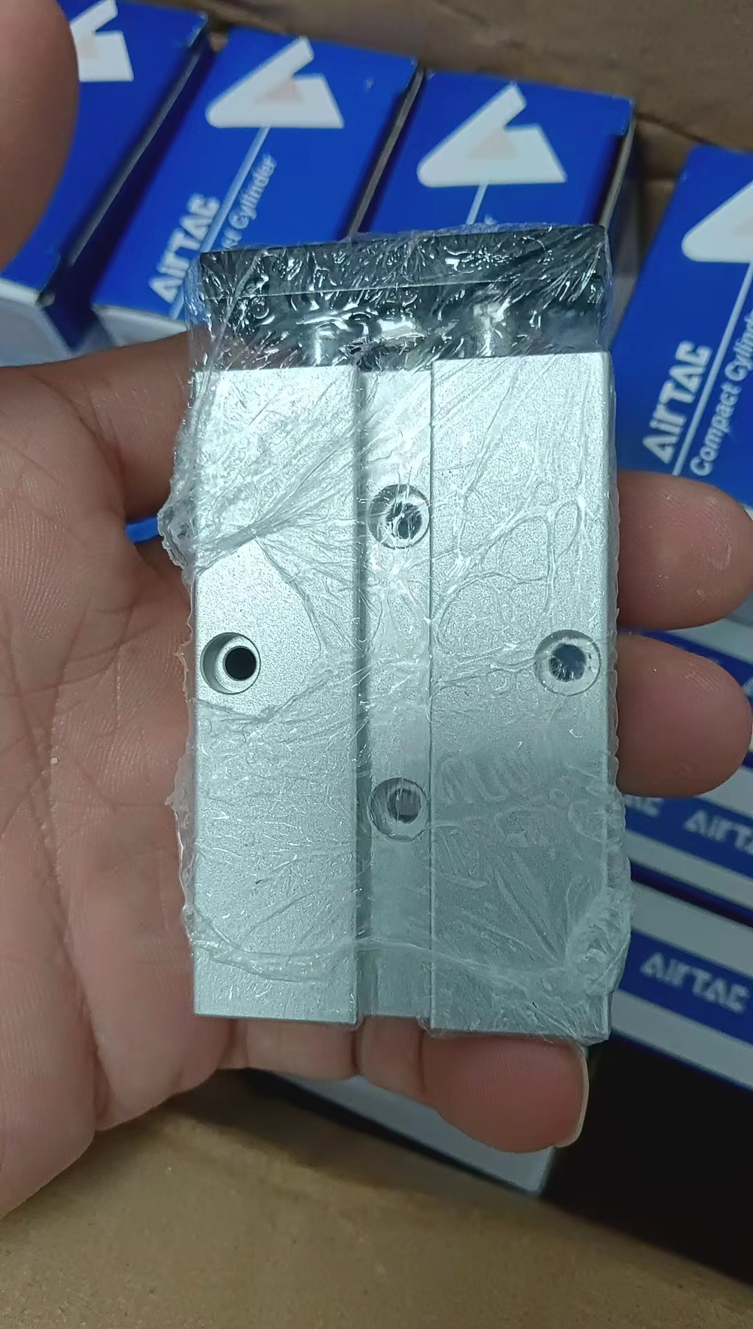 电商MRO供应链AirTAC亚德客双轴气缸TN10X20S