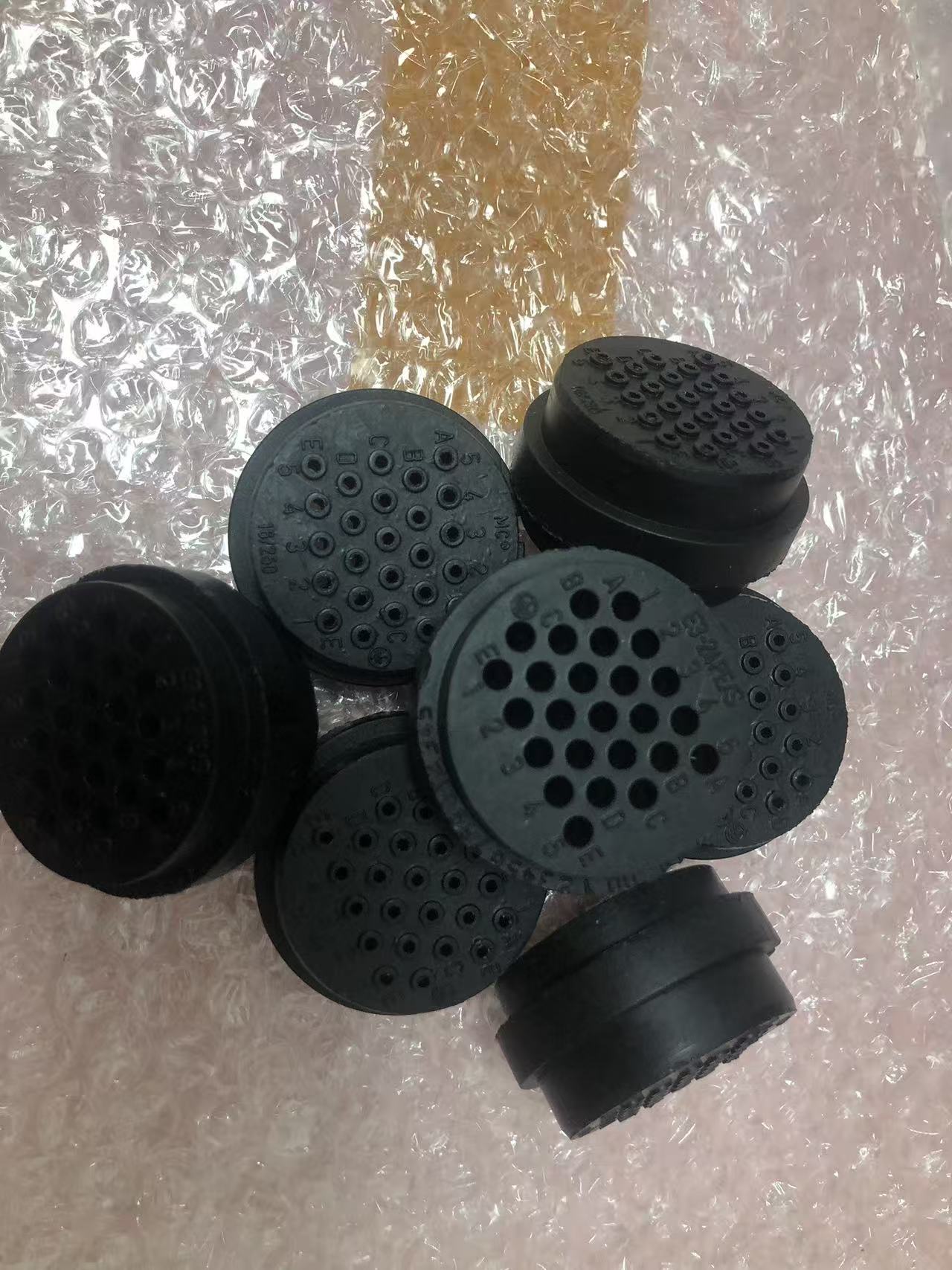 史陶比尔 STAUBLI E3-24PE/S 绝缘座 18.4604强弱电一体化可靠连接